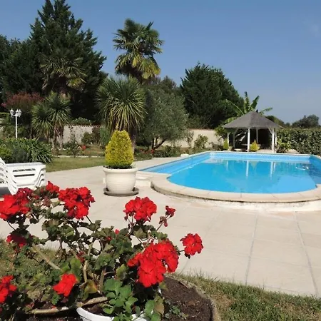 House Avec Piscine * Saint-Romain-de-Benet